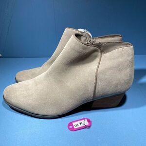 Blondo Chelsea Waterproof Booties Boots Women's Size 10 Tan Suede Leather